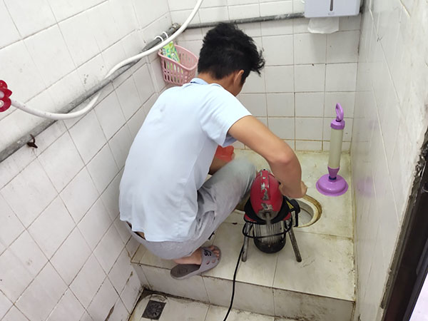 通海肥皂掉到马桶里把马桶堵住了怎么办？马桶堵住了怎么办